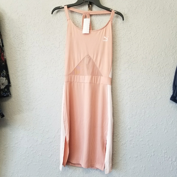 NWT PUMA Tennis Style Deess - Picture 1 of 3